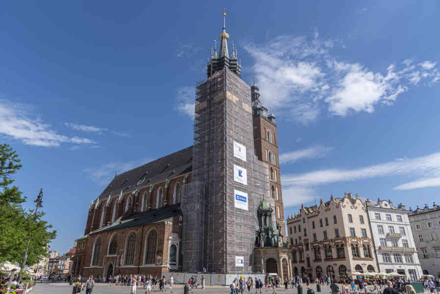Polonia - Cracovia 022 - basílica de Santa María.jpg
